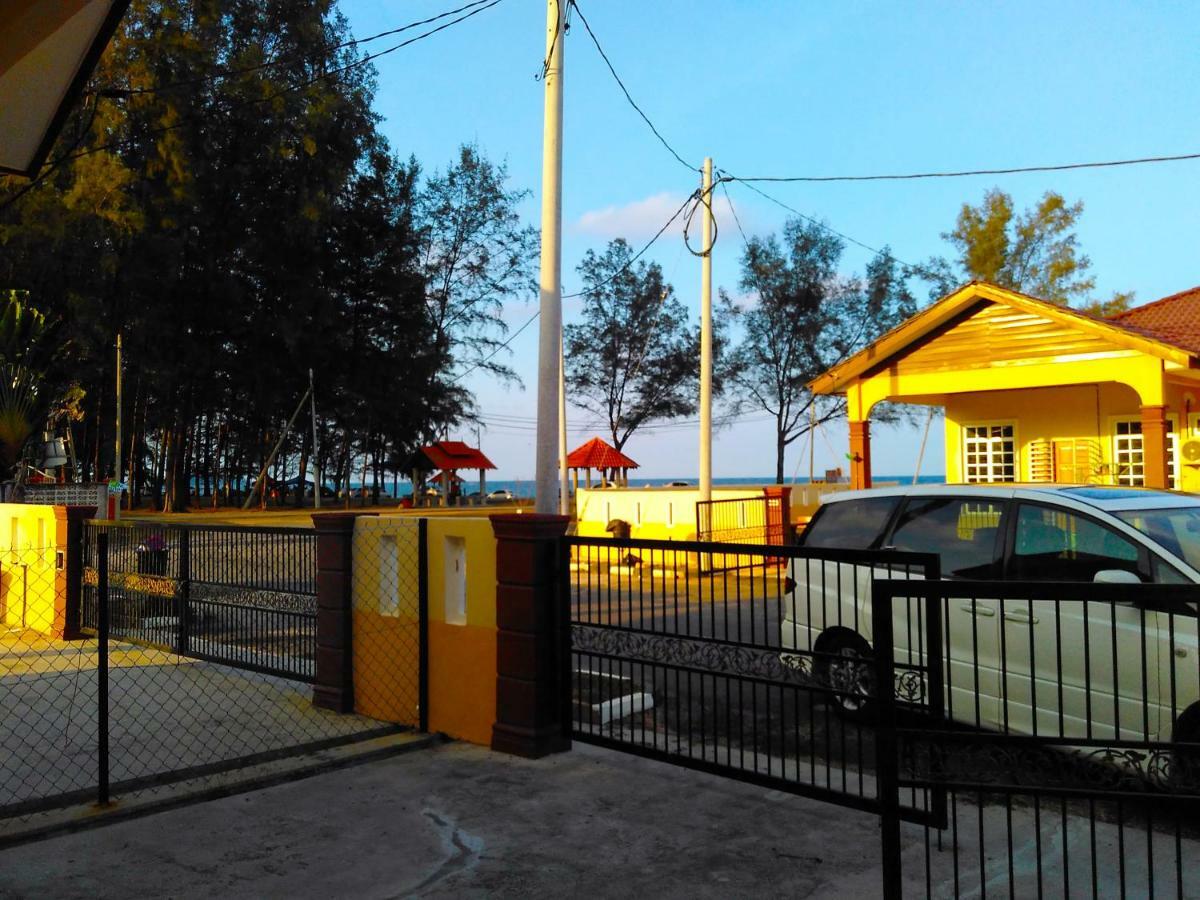 Homestay Memori Дунгун Екстериор снимка